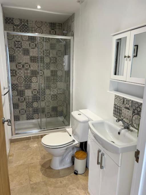 2 Bedroom Cottage In Old Town Swindon Exterior foto